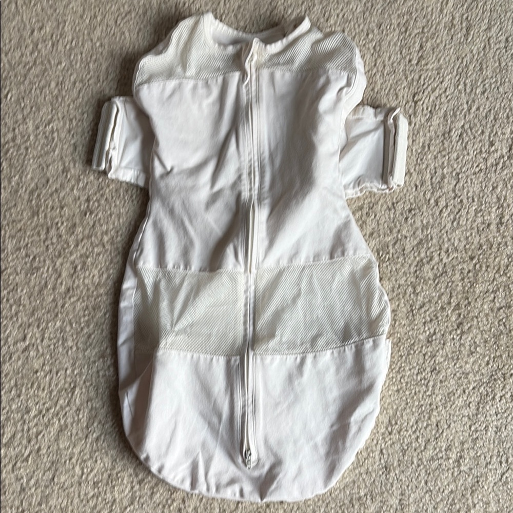 SNOO Swaddle - New Design with Wide Bottom Size M in White 100% Cotton